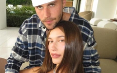 Hailey Bieber, Sydney Sweeney, Selena Gomez và nhiều sao đón Lễ Tạ ơn theo cách riêng