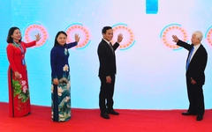 Cùng Tuổi Trẻ cứu trợ đồng bào lũ lụt miền Trung