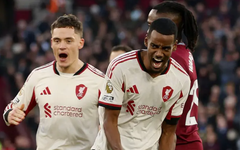 Vòng 13 Ngoại hạng Anh: Liverpool thắng trở lại, Chelsea tiếp tục nhận thẻ đỏ