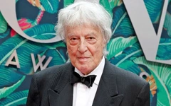 Tác giả của Shakespeare in Love qua đời