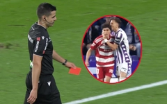 Bị đối thủ hôn giữa sân, cầu thủ La Liga tung cú đấm rồi nhận thẻ đỏ trực tiếp