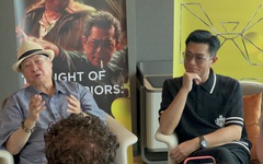 Hồng Kim Bảo mê tít phở Việt, Cổ Thiên Lạc hào hứng với bánh mì