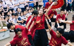 Trường THPT Nguyễn Hữu Huân bùng nổ với hội thi flashmob giờ ra chơi