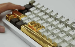 Công ty 'nhà người ta' tặng nhân viên phím bấm 10 chỉ vàng