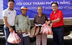 Video Báo Tuổi Trẻ cùng Hội Golf TP Đà Nẵng tặng 200 phần quà cứu trợ cho bà con vùng lũ