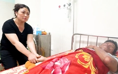 Niềm vui của những người vợ có chồng được 'tái sinh' sau hai ngày trôi dạt trên biển Lý Sơn