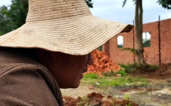 Lý do người cha xích chân hai con nhỏ ở Đắk Lắk