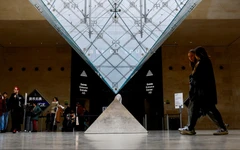 Bảo tàng Louvre lộ hàng loạt điểm yếu an ninh, kẻ trộm thoát trong gang tấc