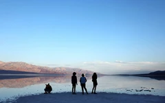 Hồ cổ đại kỷ băng hà tái xuất sau trận mưa kỷ lục