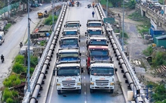 Dùng 10 xe tải kiểm tra khả năng chịu lực của cầu Bình Phước 1 sau khi nâng tĩnh không
