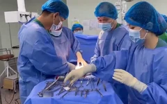 Bé trai 36 tuần, chào đời sớm 'bất đắc dĩ' đã cai máy thở