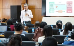 Lấy hoa thơm để lấn át cỏ dại