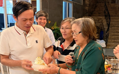 Mẹ ruột tiết lộ về Hoài Linh: 'Cả đời nó sống trong chữ lo'