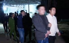 Tạm giữ 15 người đánh bạc tại ngôi nhà được cảnh giới nghiêm ngặt