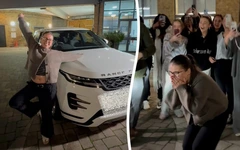 Sếp 'nhà người ta' thưởng quà Noel cho nhân viên là ô tô điện