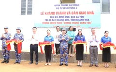 Bàn giao căn nhà 'Chiến dịch Quang Trung' đầu tiên do lực lượng Vùng 4 Hải quân xây tại Khánh Hòa