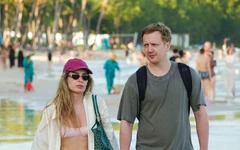 Bãi biển, Cầu Hôn và khu Grand World Phú Quốc đông nghẹt khách quốc tế