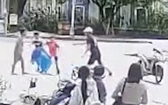 Xác minh clip người đàn ông đánh 3 cháu bé giữa đường ở Quảng Ngãi