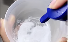 Rộ trào lưu trộn ‘bột làm đẹp’ với kem dưỡng, bác sĩ nói gì?