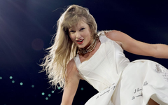 'Món quà' Noel trị giá 1 triệu USD của Taylor Swift