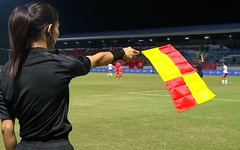 Nữ trợ lý trọng tài Lào ở trận chung kết SEA Games 33 vẫn giữ đẳng cấp FIFA 2026