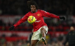 Man United đánh bại Newcastle nhờ dùng sơ đồ 4 hậu vệ