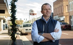 CEO bán công ty, chia tiền cho nhân viên trung thành