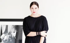 Sếp công ty thời trang: Sáng 'xem bói', chiều dắt chó đi dạo