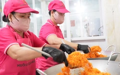 Độc đáo món 'muối cua Cà Mau'