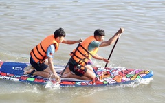 Hàng trăm vận động viên đua thuyền ván SUP tại TP Cần Thơ