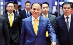 Tỉ phú Phạm Nhật Vượng, 2 con trai cùng dàn khách VIP tại đêm trao giải thưởng VinFuture