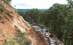 Khung giờ và các loại xe nào được phép lưu thông trên đèo Prenn Đà Lạt sau khi bị sạt lở?