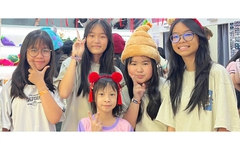 Sơ hở là đi photobooth, gen alpha mê gì ở đây?