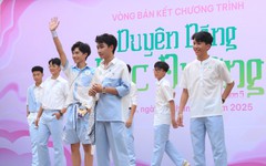 Học trò Trường THPT Lý Thường Kiệt catwalk tự tin