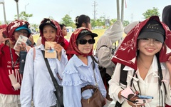 Không khí “nóng” dần tại concert 5 Anh trai say hi