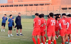 U17 Việt Nam ra sân tập ngay sau hành trình 24 giờ tới Oman