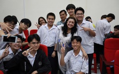 Gặp NSND Kim Cương, học trò hỏi cách bảo tồn kịch nói