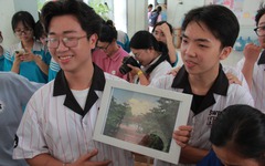 Trường sắp xây mới, teen Trường THPT Võ Trường Toản rủ nhau lưu giữ kỷ niệm