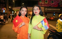 Người dân thức trắng đêm chờ xem diễu binh, diễu hành