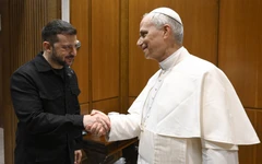 Tổng thống Ukraine Zelensky lần đầu gặp Giáo hoàng Leo XIV tại Vatican