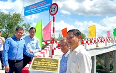 Trường đại học Công nghiệp TP.HCM xây cầu tặng bà con Bến Tre