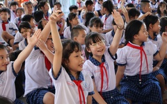 Học sinh Trường tiểu học Tân Lý Tây hào hứng với sân chơi tìm hiểu thực phẩm