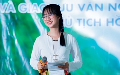 Được dân bản góp tiền cho đi học, cô bạn Lào Cai nỗ lực hết mình