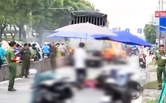 Đôi nam nữ tử vong dưới bánh xe tải trước chợ đầu mối Thủ Đức