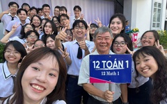 'Phép màu' tại buổi chào cờ cuối của khối 12 Nguyễn Quang Diêu