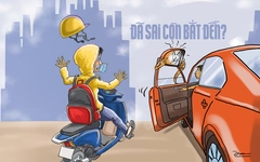 Mở cửa ô tô bất cẩn còn đòi bồi thường 3 triệu đồng!