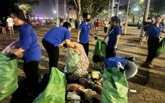 Lượng rác giảm, người nhặt rác tăng sau đêm khai mạc lễ hội pháo hoa