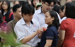 Cách tạo thiệp chúc mừng Ngày của mẹ bằng Canva