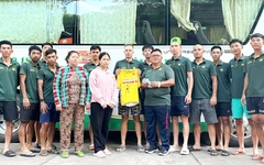Những chiếc áo đấu thấm đẫm yêu thương ở Cúp Truyền hình TP.HCM 2025