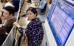 Người dân Đà Nẵng ngồi cả ngày chờ làm thủ tục đất đai